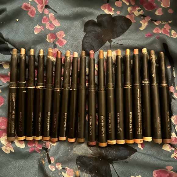 18 Laura Mercier Caviar Cream Eyeshadow Sticks in Good used condition - Picture 3 of 5